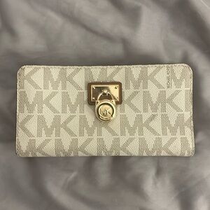 Michael Kors Zip Wallet